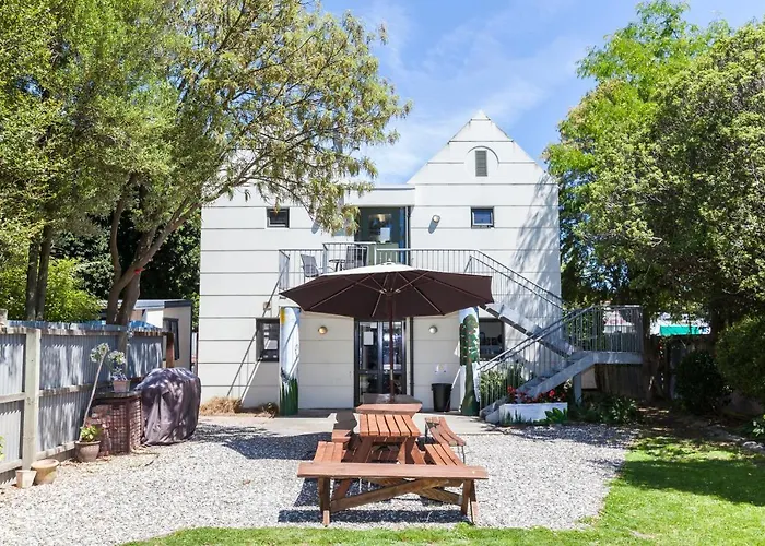 Around The World BackpackersHostel